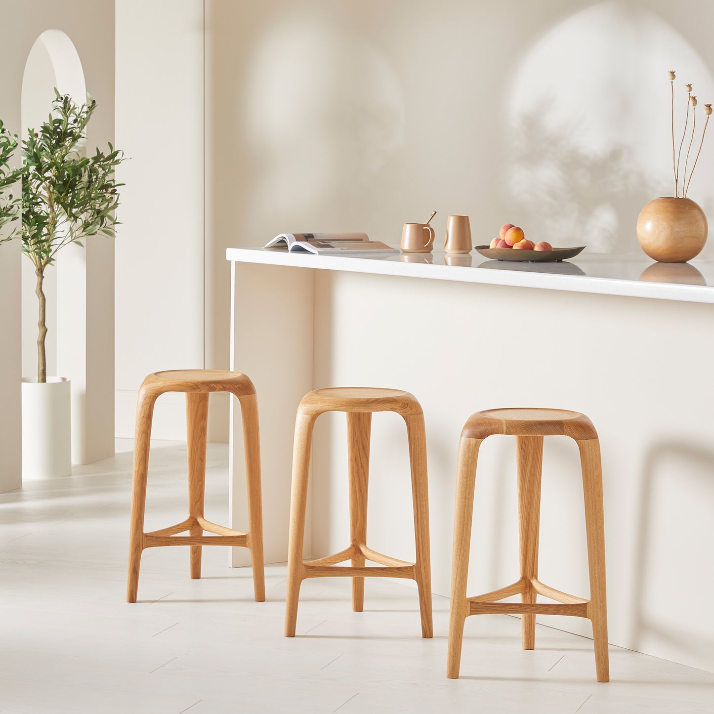 Flow counterheight stool