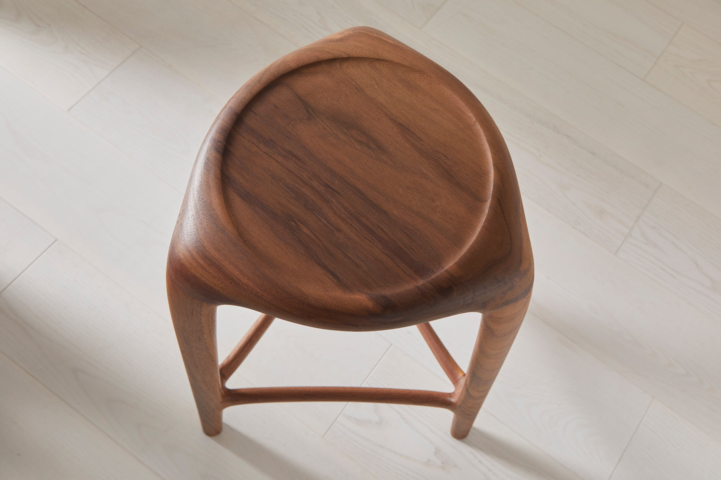 Flow counterheight stool